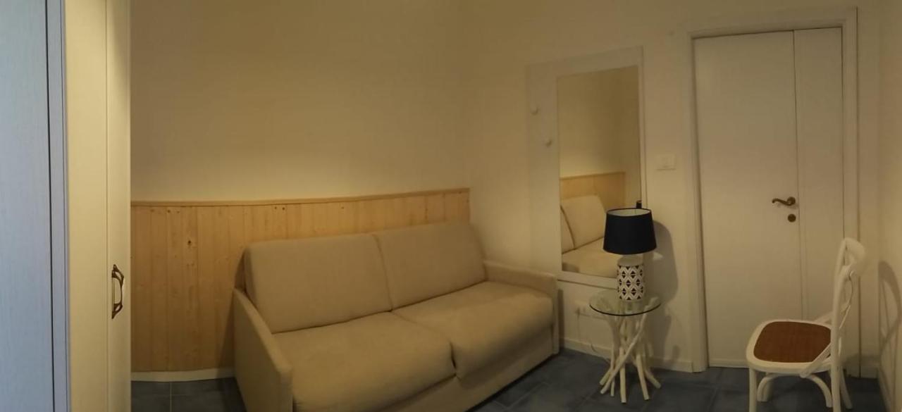 Family Room,1135338286:JPEG